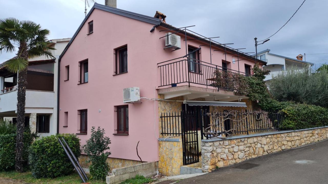 Apartment Nela Funtana Exterior photo