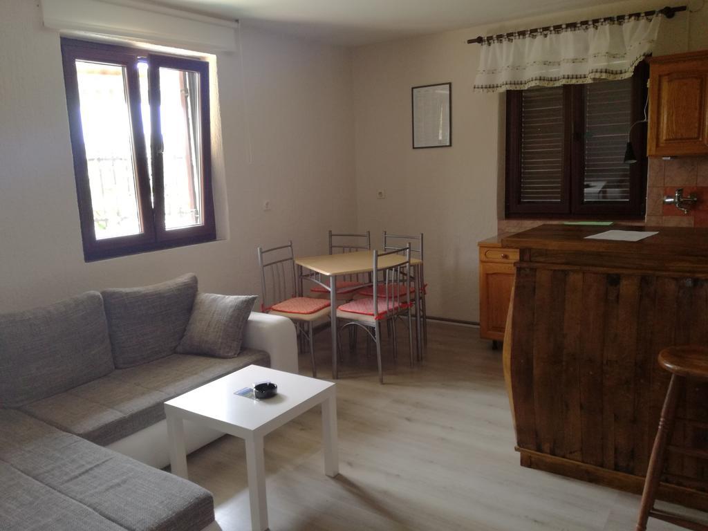 Apartment Nela Funtana Exterior photo